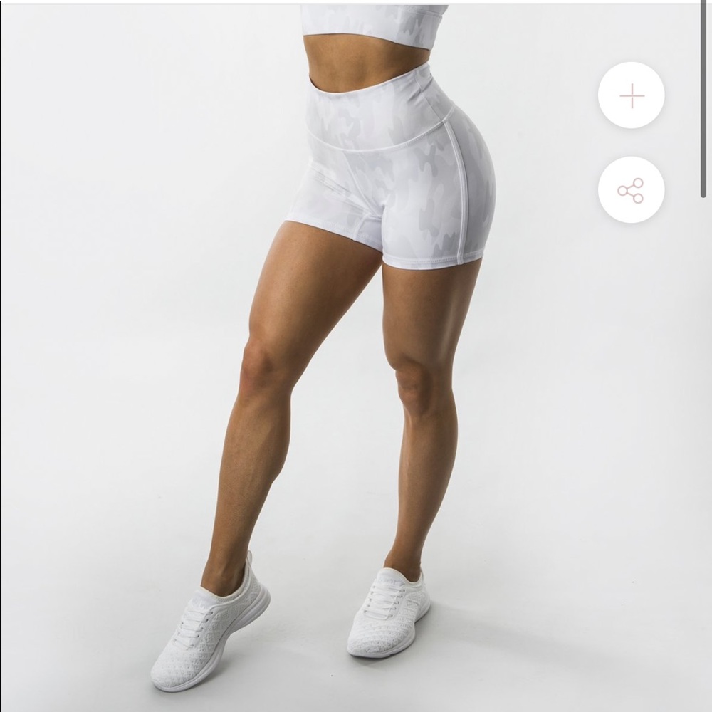 Buffbunny Snow White Camo Eclipse shorts small